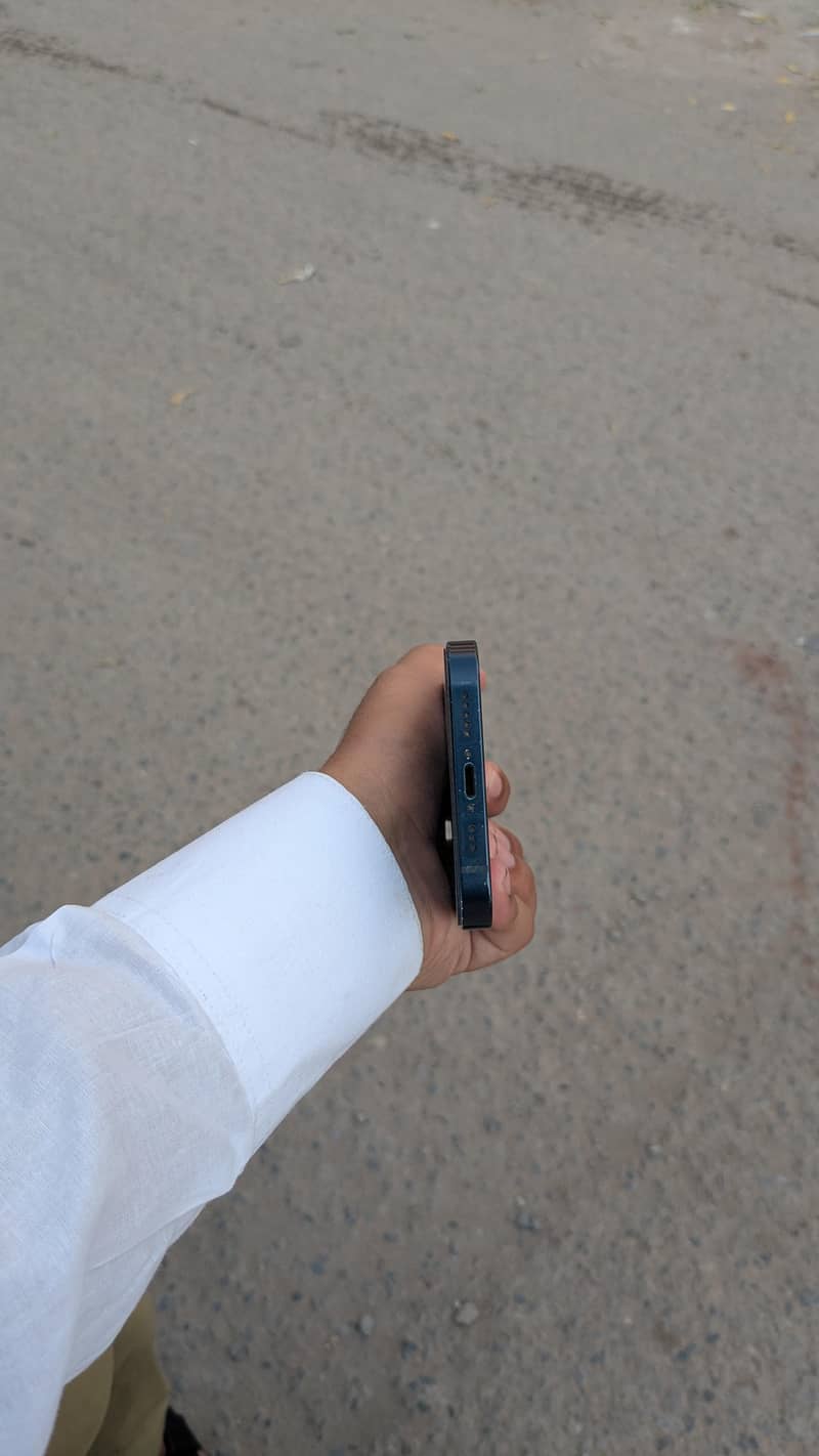 Apple iPhone 13 2