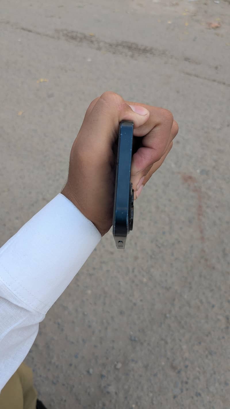 Apple iPhone 13 3