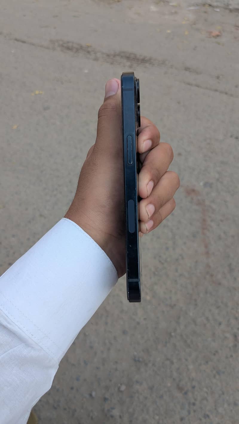 Apple iPhone 13 4