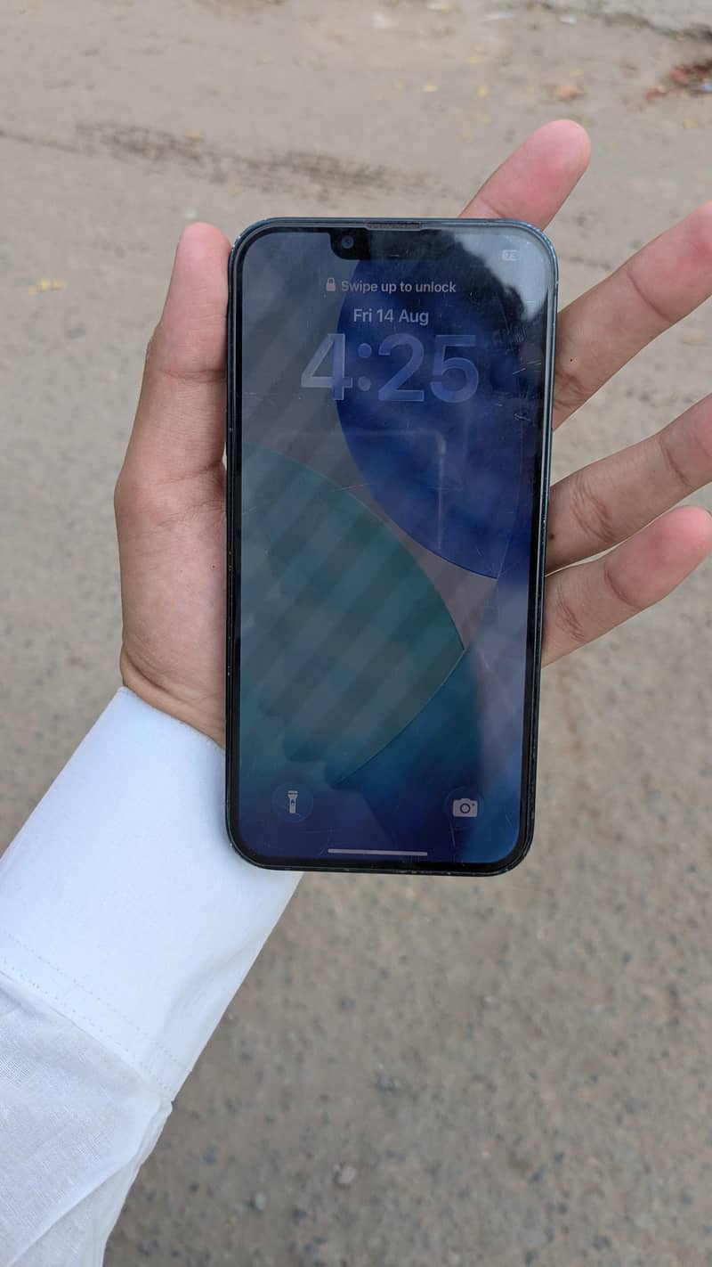 Apple iPhone 13 5