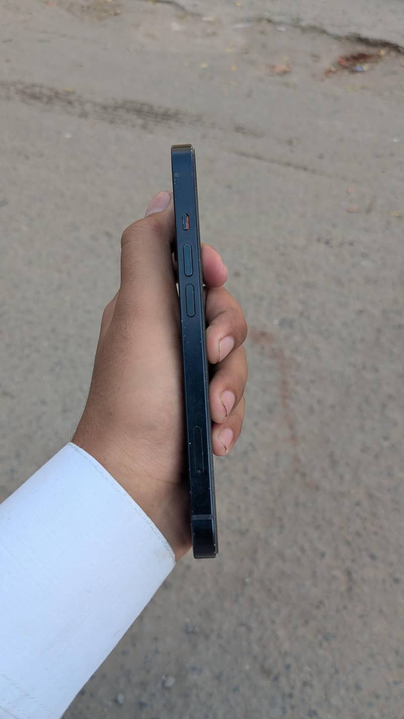 Apple iPhone 13 6