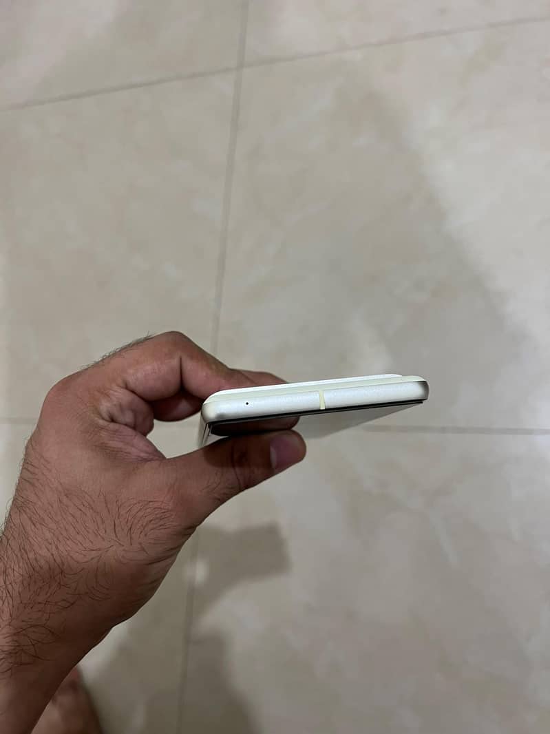 Google Pixel 7 4