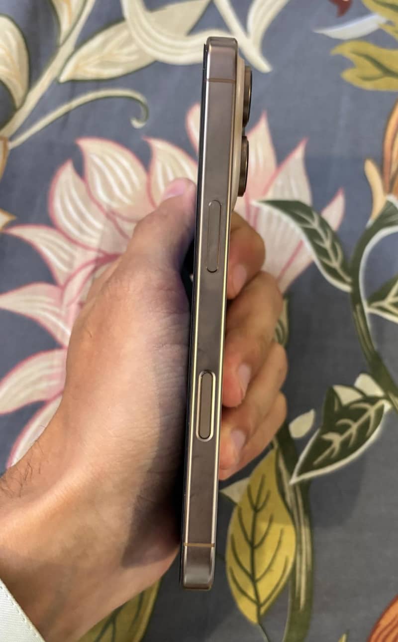 Apple iPhone 16 Pro 2