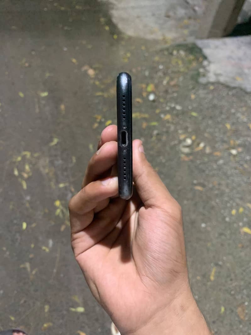 Apple iPhone 11 0