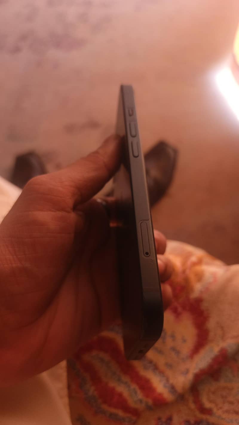 Apple iPhone 13 1