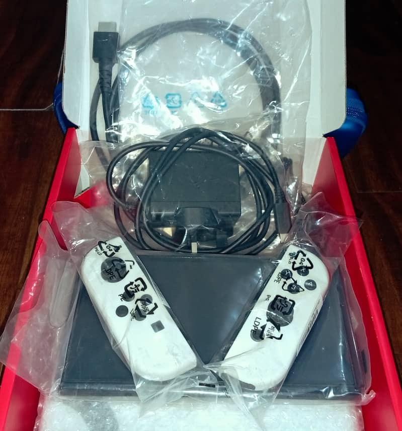 Nintendo Switch OLED - Excellent Condition 1