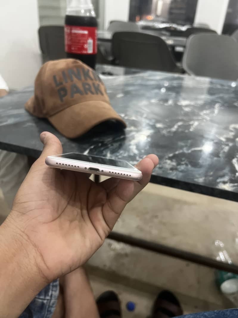 Apple iPhone 7 Plus 4
