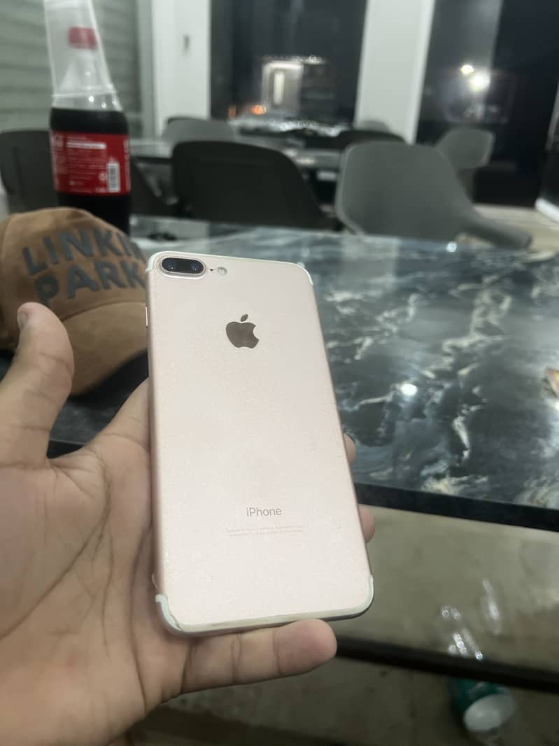 Apple iPhone 7 Plus 5