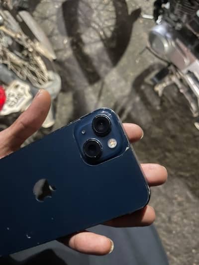 Apple iPhone 13