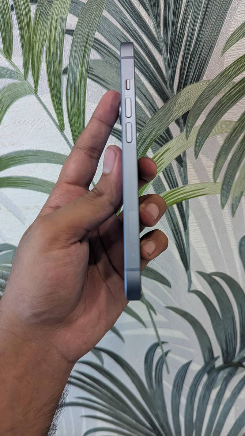 Apple iPhone 14 3