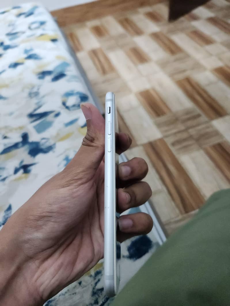 Apple iPhone 7 2