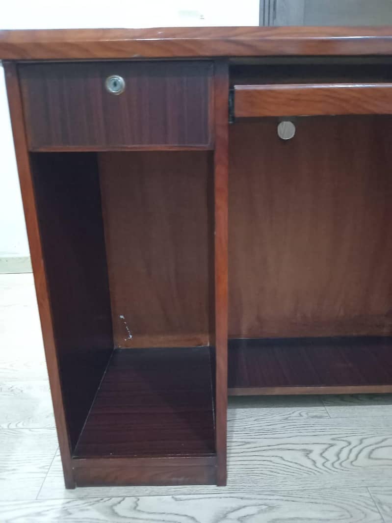 Study table used condition 10/10 1