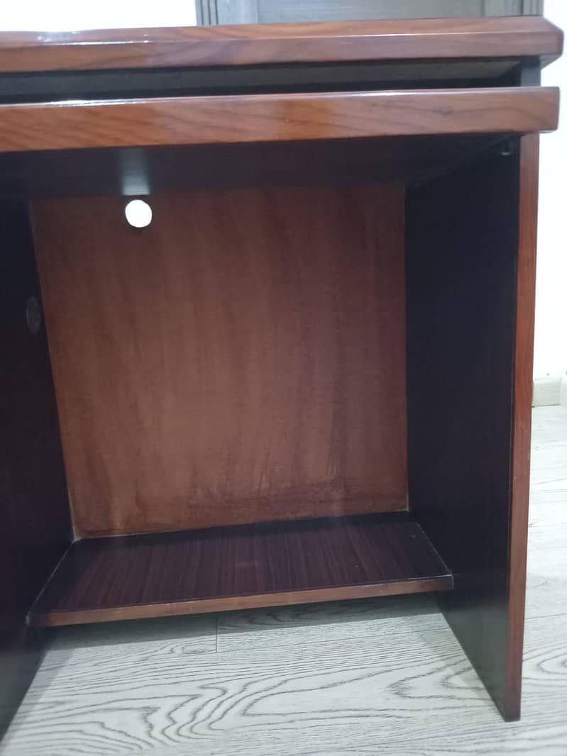Study table used condition 10/10 2