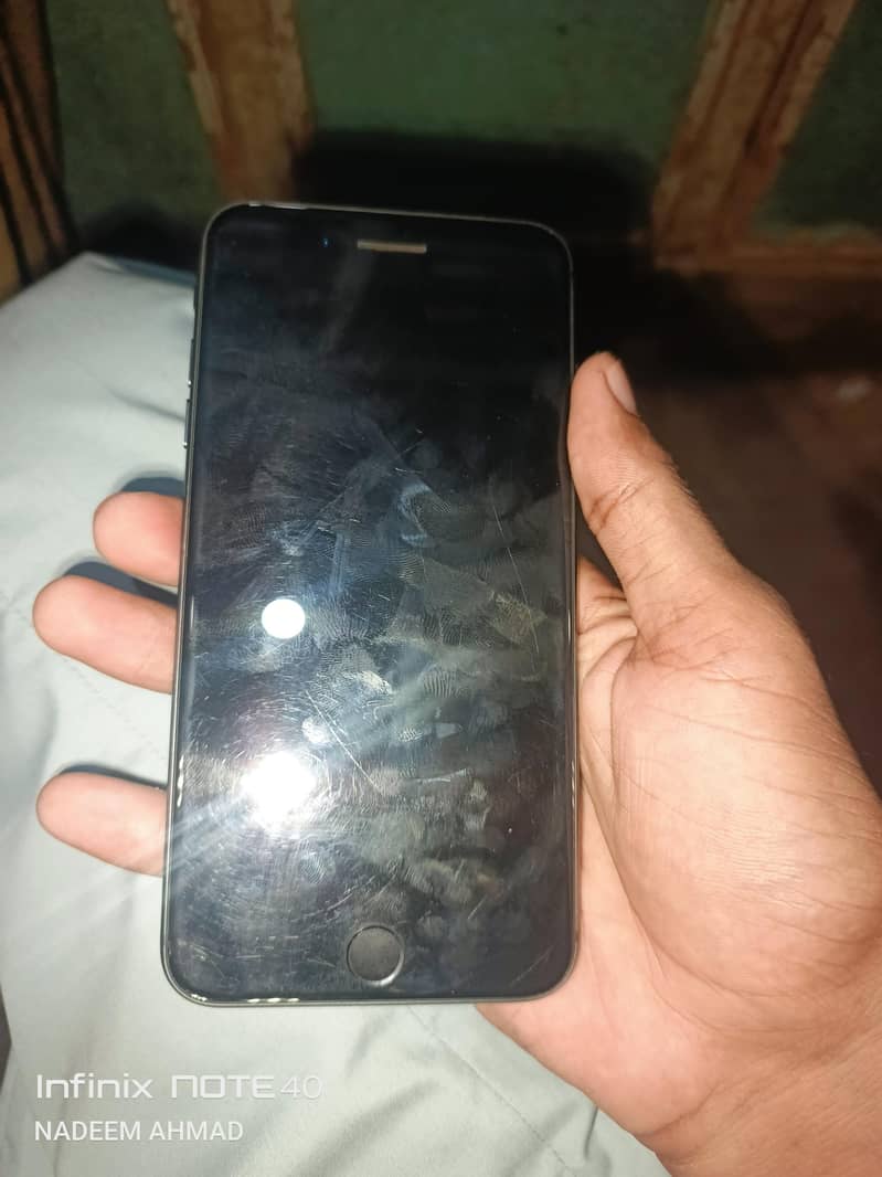 Apple iPhone 8 Plus 6