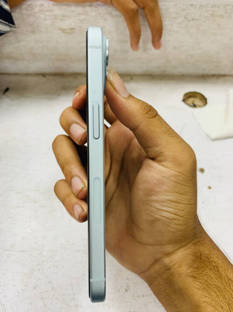 Apple iPhone 15 4
