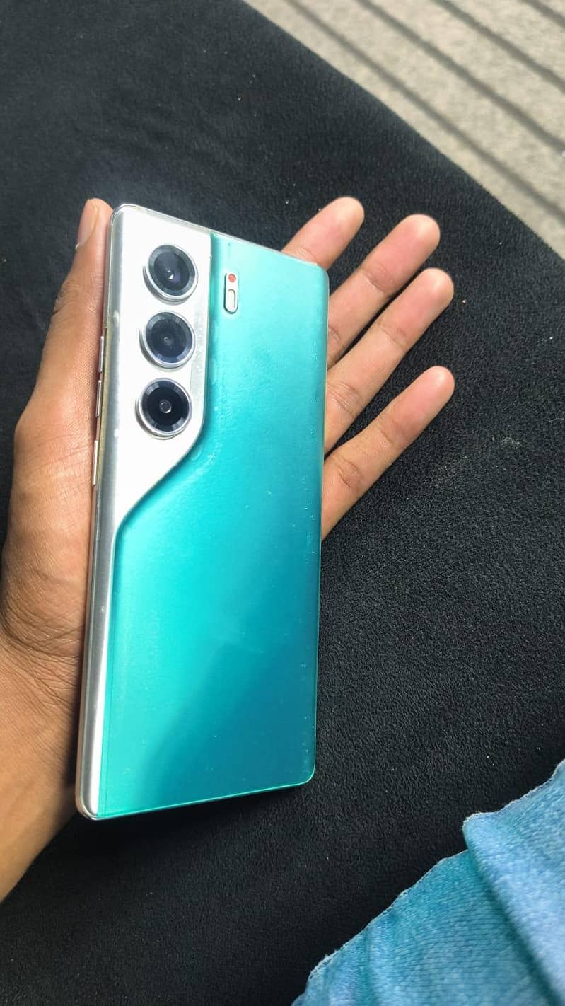 Tecno CAMON 40 Pro 1
