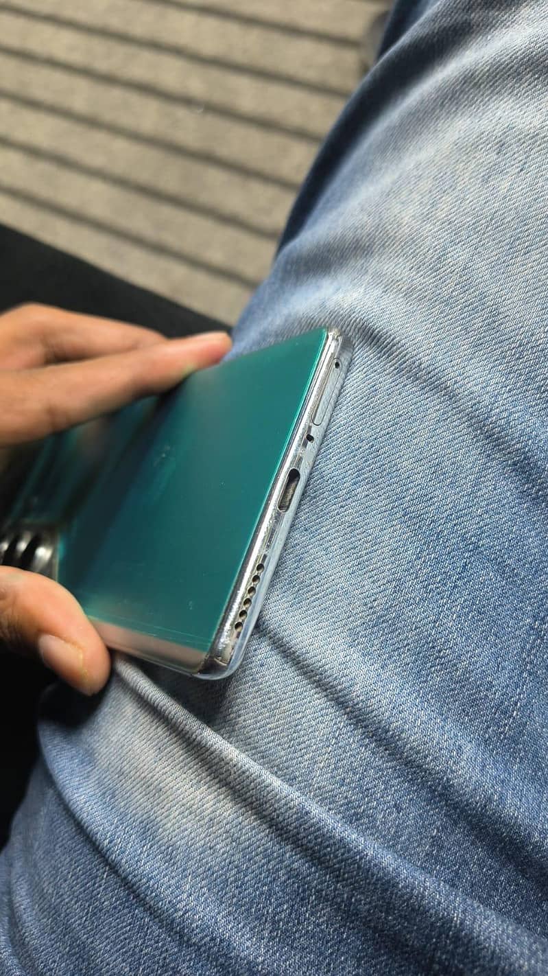Tecno CAMON 40 Pro 4