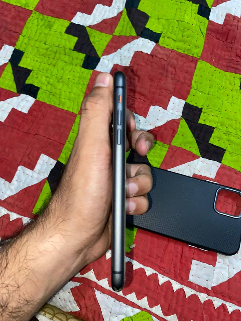 Apple iPhone 11 3