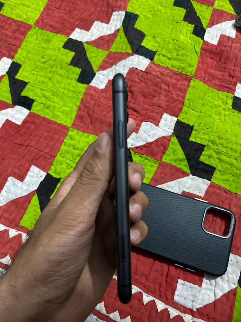Apple iPhone 11 4