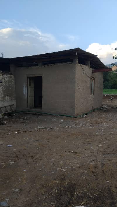 Cow/Buffalo Farm House with a Capacity of 24 animals. .
