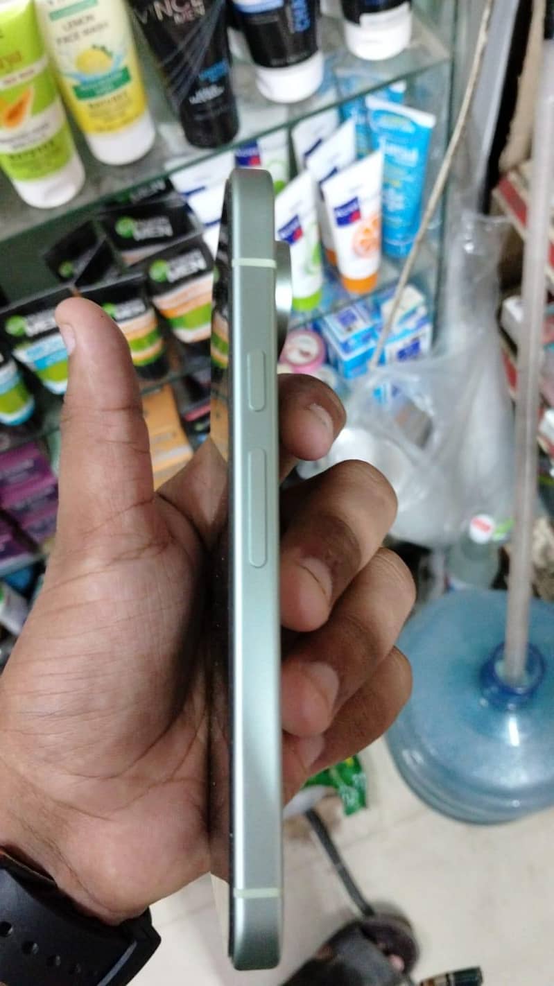 Google Pixel 9 4