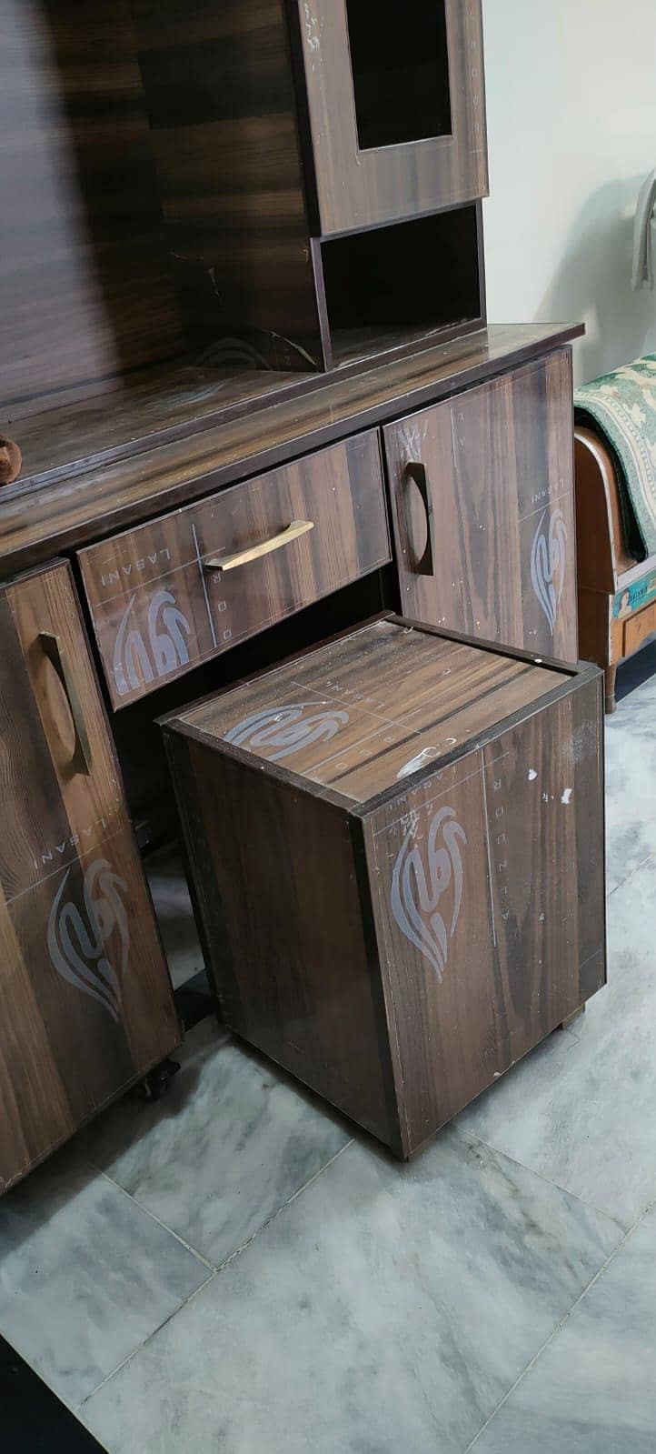 Elegant Dressing table. 2