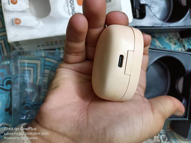 wireless earbuds 1