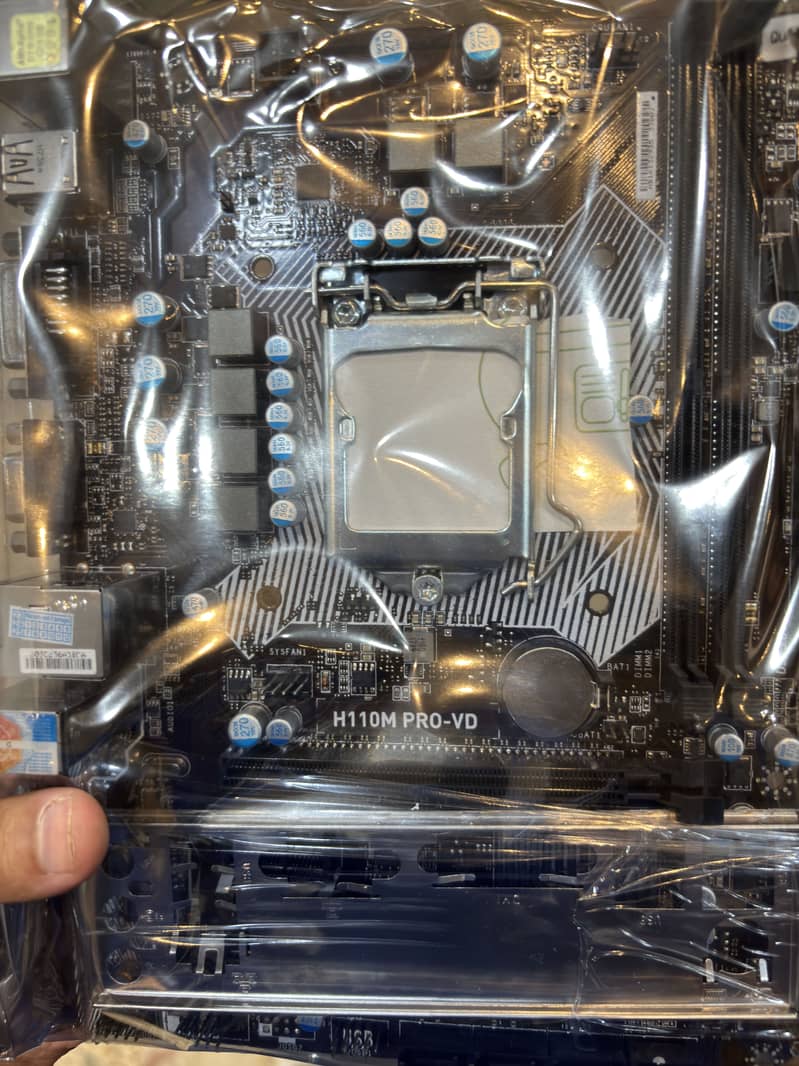 Gaming pc setup with borderless led 2