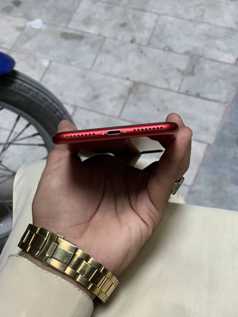 Apple iPhone 8 Plus 4