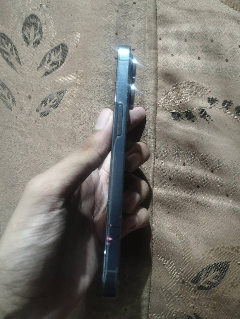 Apple iPhone 13 Pro 2