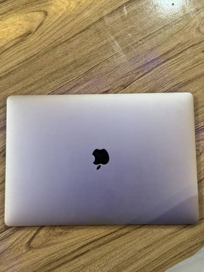 Macbook Pro 2017 15 Inch core i7 2gb amd gpu 16 gb ram