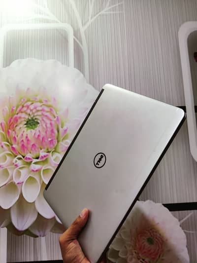 Core i7 very beautiful laptop urgent sale 4 generation