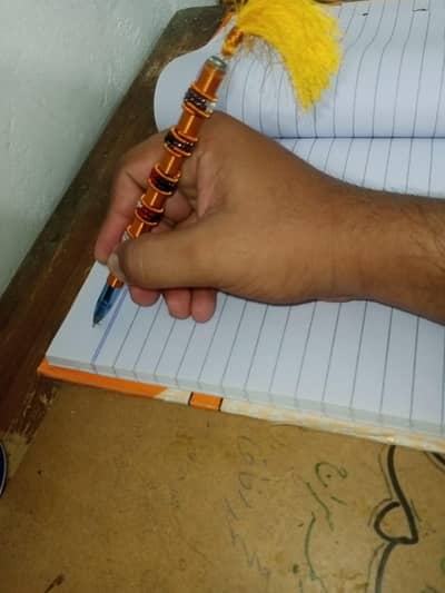 pen   yellow colour and black colour alabl  only 1000 rupees 3 pen
