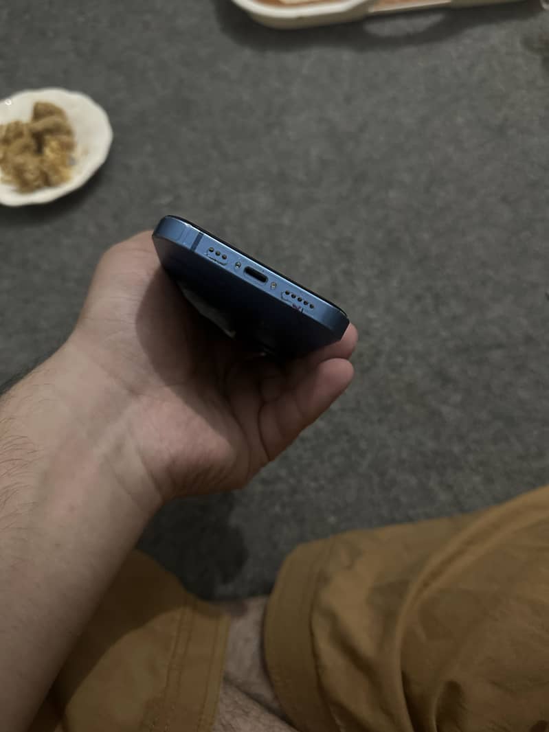 Apple iPhone 13 2