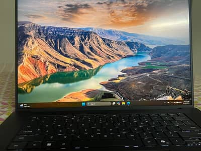 Dell Precision 5690 Ultra 7 165H RTX 2000 Ada 32GB 1TB Workstation