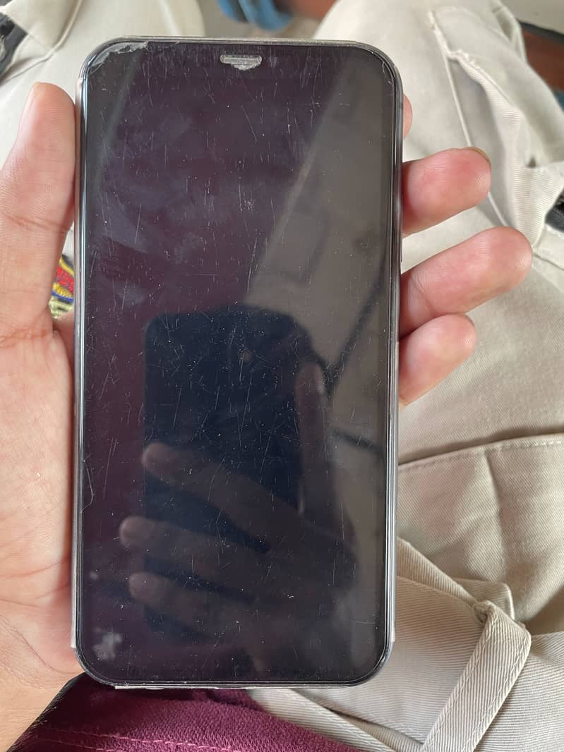 Apple iPhone 11 4