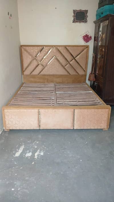 Bed and Singhar Table
