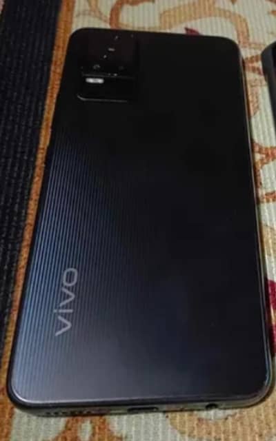 Vivo V21e 128 GB  box available hai