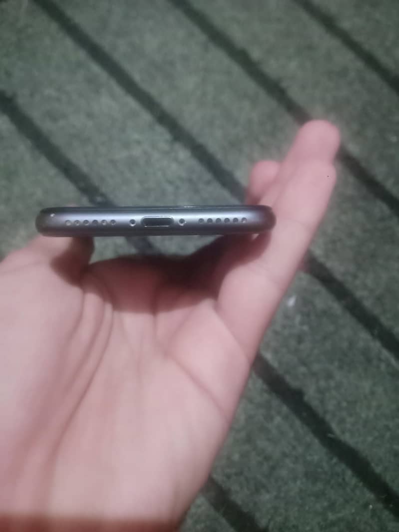 Apple iPhone 8 4