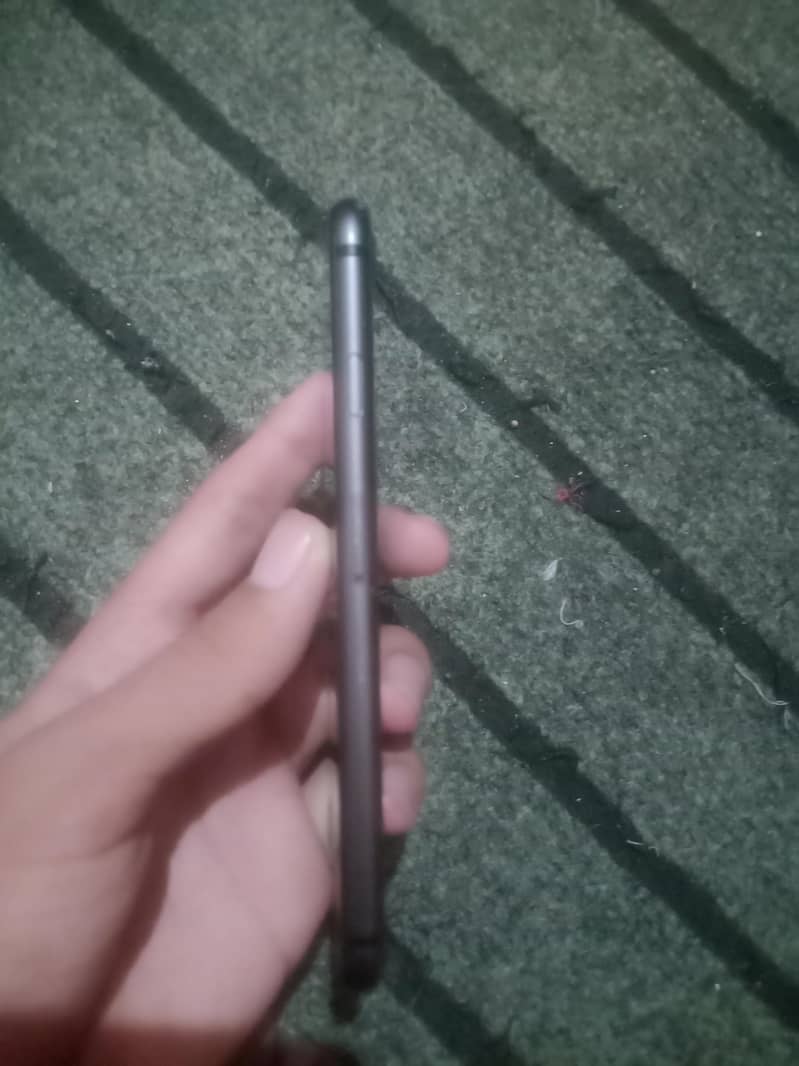 Apple iPhone 8 6