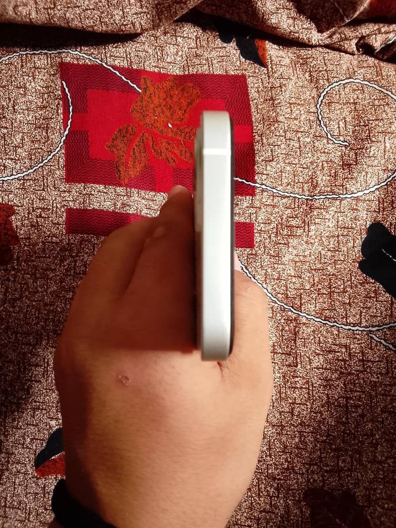 Apple iPhone 12 4