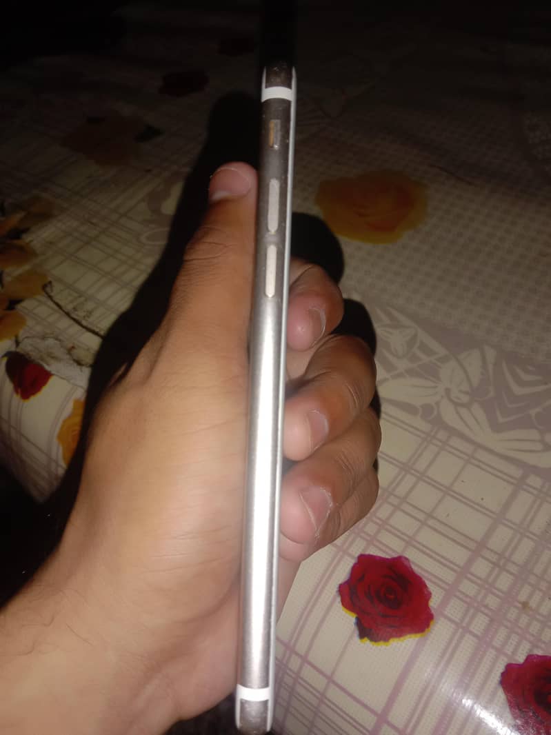 Apple iPhone 7 1