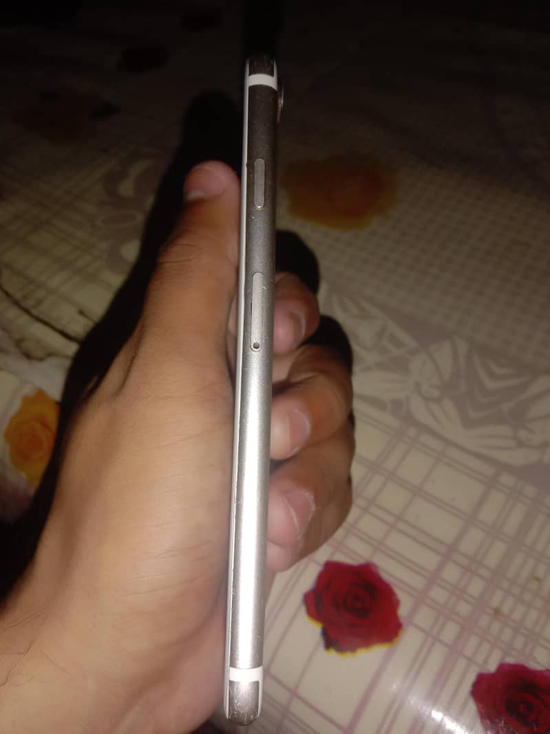 Apple iPhone 7 2