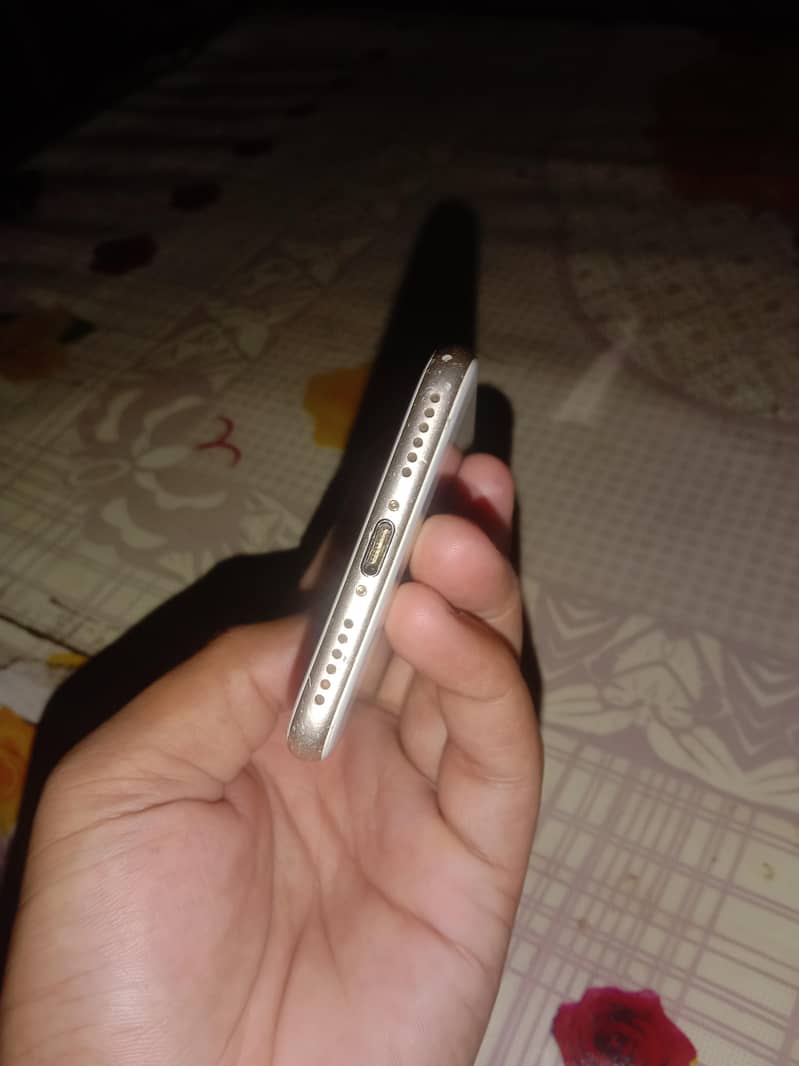 Apple iPhone 7 4