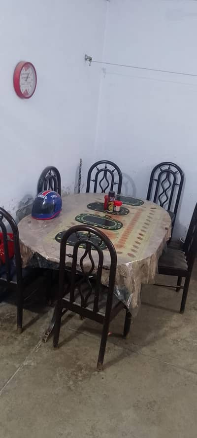 brand new condition dining table with 6 chairs