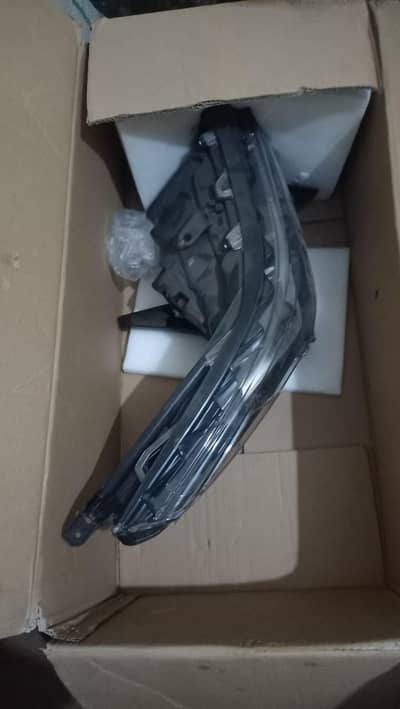 Toyota fortuner head light right side face left 2026