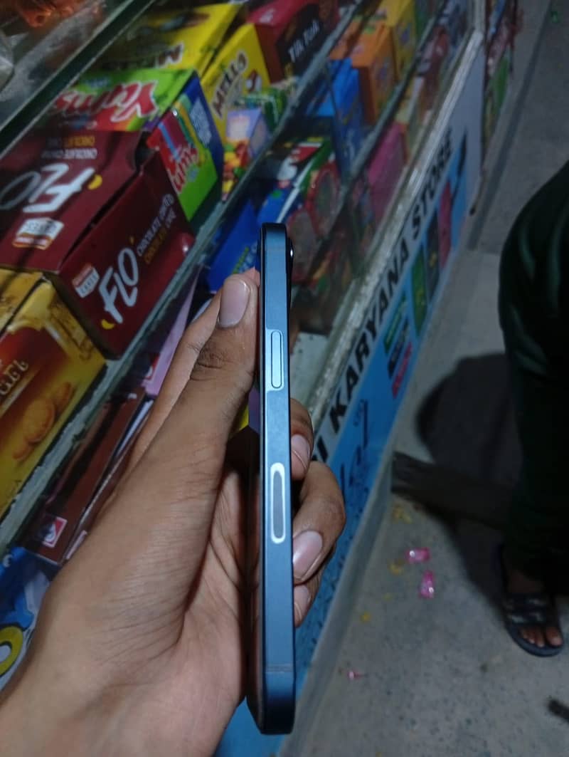 Apple iPhone 13 2