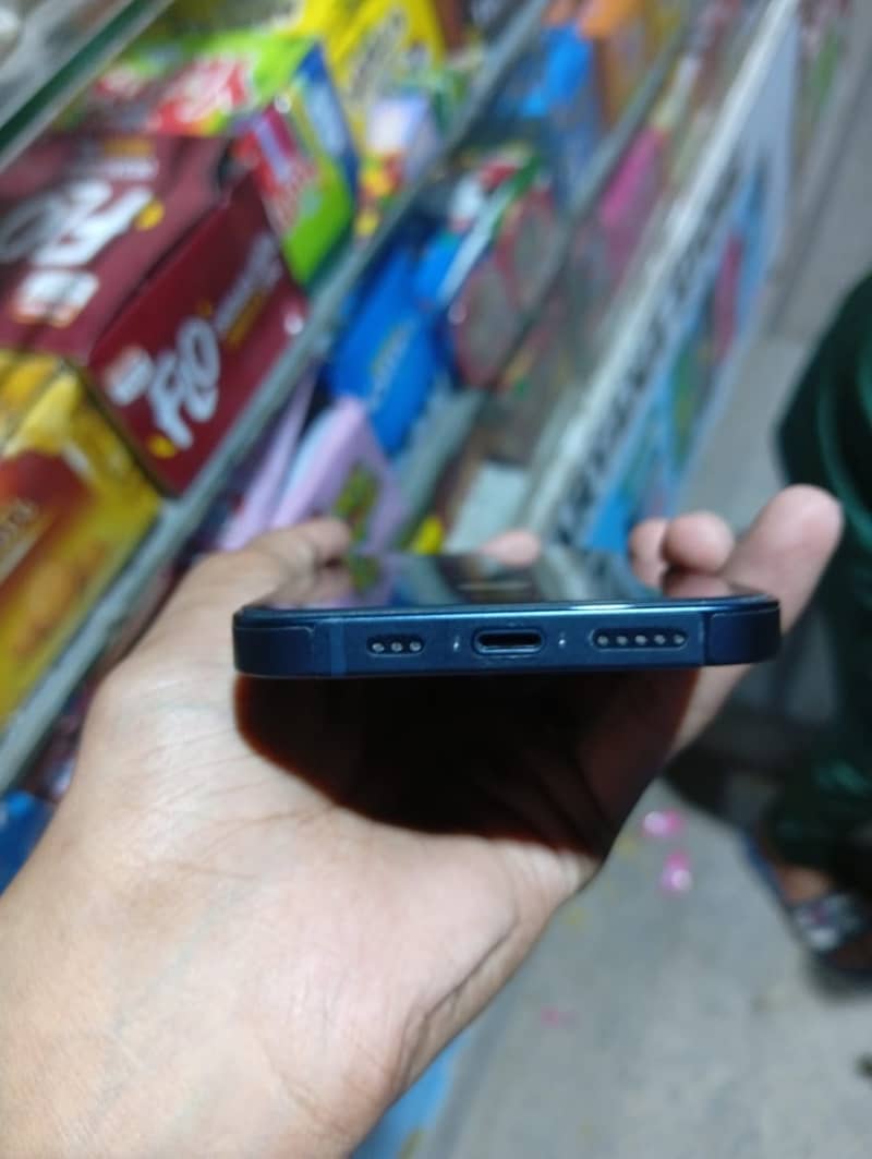 Apple iPhone 13 5