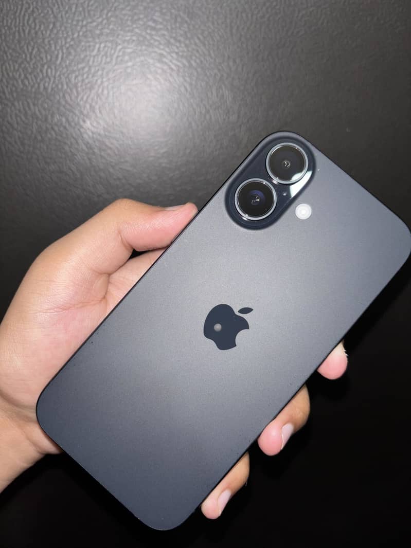 Apple iPhone 16 1