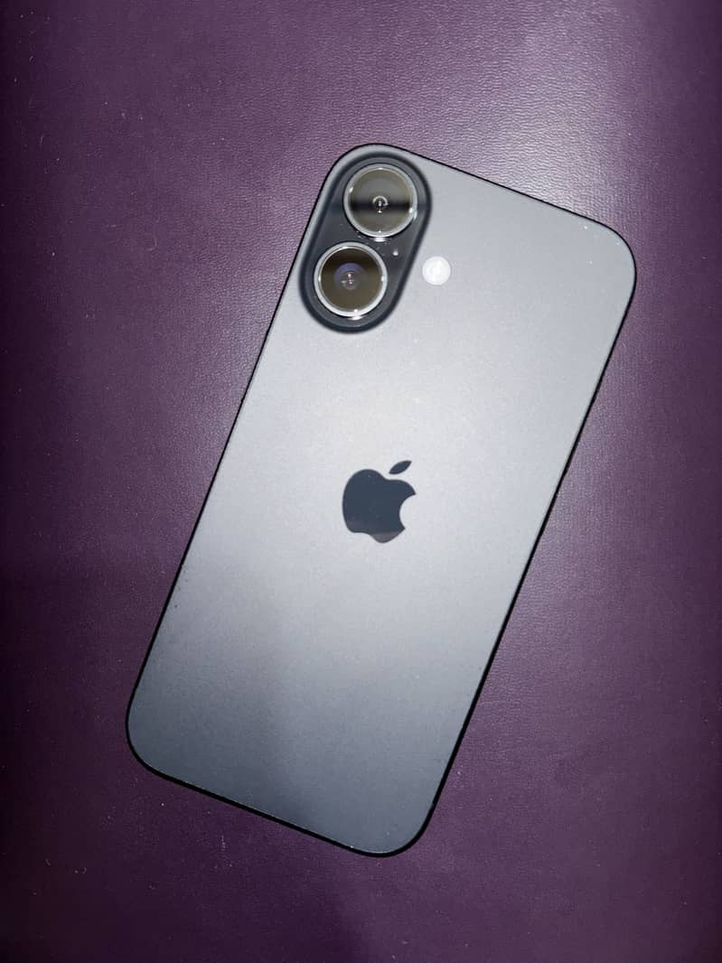 Apple iPhone 16 2